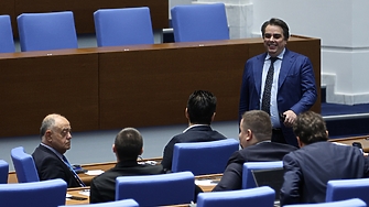 Ден преди свикването на парламента, ПП и ДБ още не са една парламентарна група