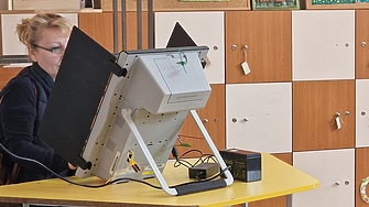 Пак проблем с принтерите, пак смени в СИК в последния момент, джип преследва кандидат-депутат