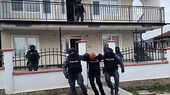 Двама общински съветници от Септември са задържани за купуване на гласове