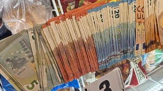 Няма край: кмет в ломско село държи списъци с имена и числа направо в кабинета си