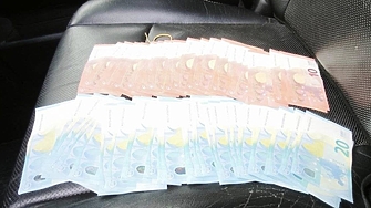 Хванаха кандидат-депутат с пари и списъци с имена в колата