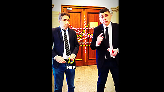 Мирчев и Божанов запечатаха кабинета на Сарафов - той не им отговори за имунитетите