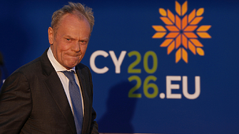 "Файненшъл таймс": Туск се съмнява в лоялността на САЩ при руско нападение над Европа