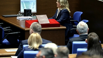 Ден първи на новия парламент - деловодството набъбна с 27 закона
