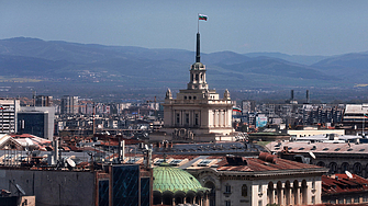 ДЕНЯТ: парламентът, раздели и признания