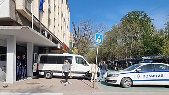 Дефектни бюлетини в три общини