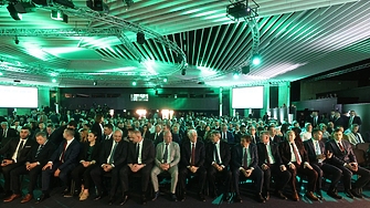 От кадри на МВР и армията, през академици и лекари, до бригадири в САЩ - кои са депутатите на Радев