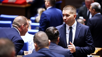 „Прогресивна България“ с амбиция да вдигне рейтинга на парламента