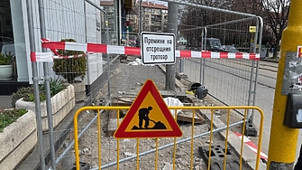Ремонт с гранит и археология: защо тротоарът на ул. „Екзарх Йосиф" е затворен месеци наред  
