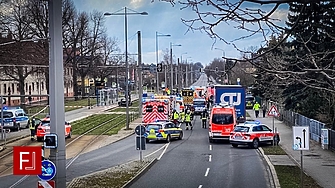 Автомобил се вряза в пешеходната зона в Лайпциг, двама са загинали