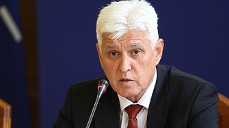 България няма да предоставя повече оръжия на Украйна, обяви военният министър