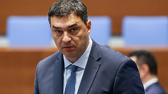 В Деня на детето Владимир Николов заговори за намаляване на майчинството