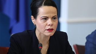 Здравната министърка се възмущава от заплатите на директори на болници. Младите лекари с данни колко вземат и чиновниците в МЗ