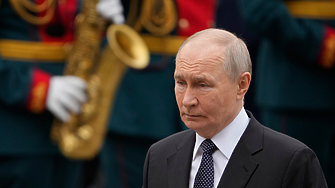 Одобрението за Путин расте според държавната социология, но бавно спада според независимата