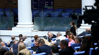 Връщането на машинния вот мина на първо четене. "Хартиената коалиция" се разцепи - ГЕРБ против, ДПС подкрепи