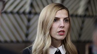 България блокирала санкциите срещу руския патриарх, за да не "подхранва евроскептицизма", обяснява Петрова-Чамова пред "Евронюз"
