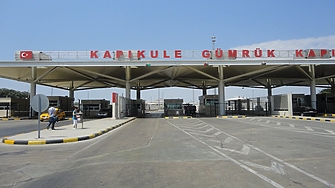 Турски журналист е задържан на границата с България, скрит под товарен камион