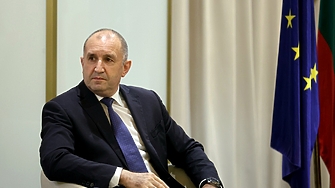 Новата салфетка. Западът не дава, но Румен Радев дава България на Кремъл