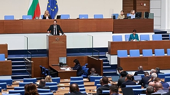 Само депутатите от ПБ подкрепиха новата формула за минималната заплата
