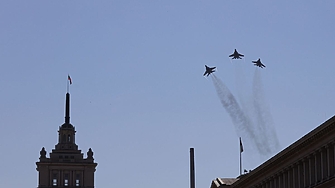 Четири изтребителя МиГ-29 и F-16 ескортират останките на цар Самуил у нас